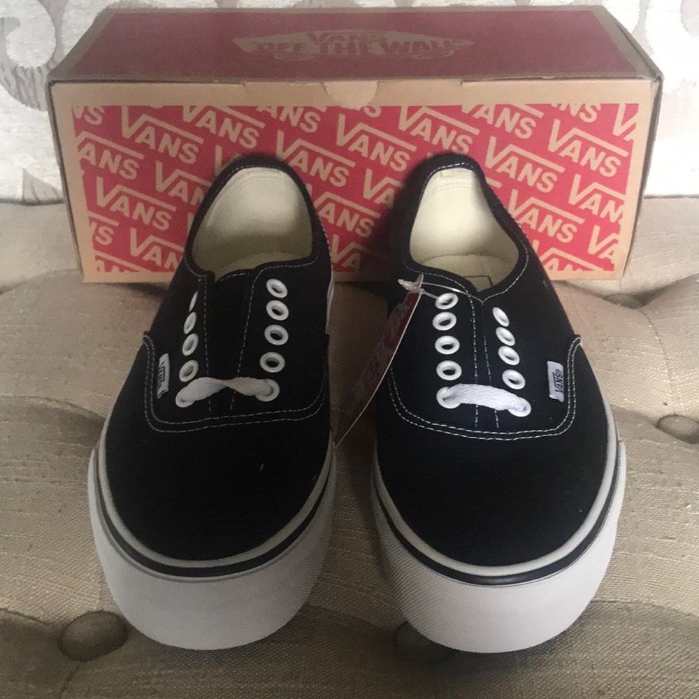 Authentic Core Classic Black Vans